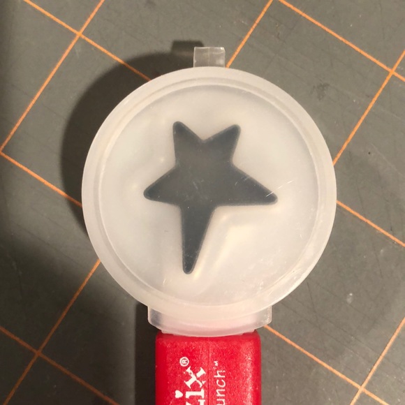 4. Sizzix Paddle Punch Positionable hand Punch dies - Picture 5 of 15